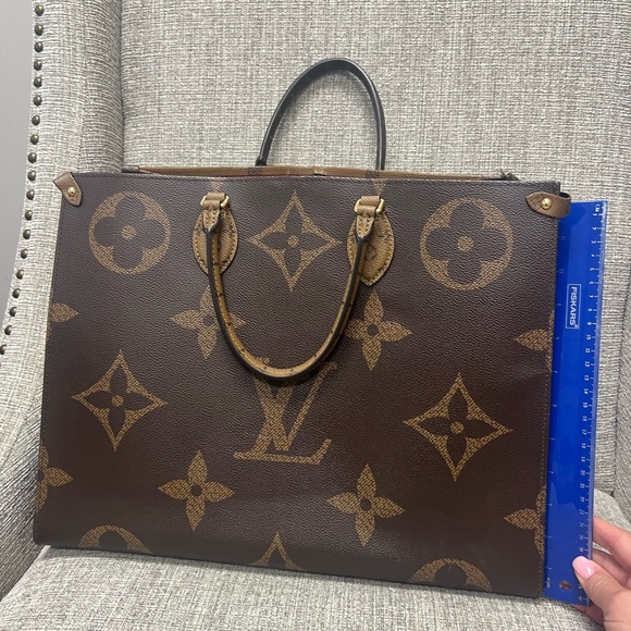 LV On The Go Large in excellent condition. Barely worn. - Picture 8 of 16